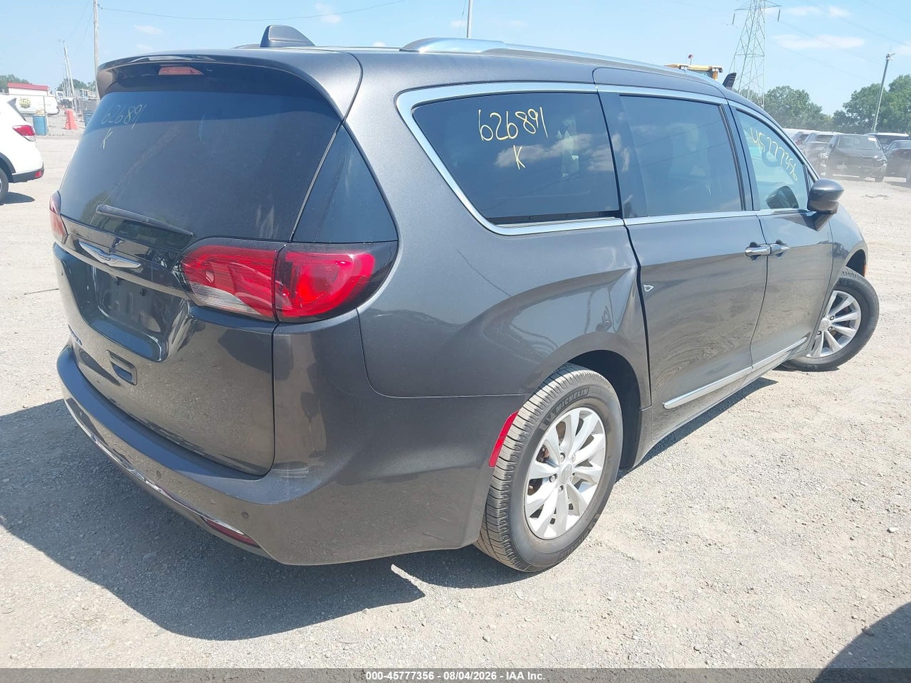 2019 CHRYSLER PACIFICA TOURING L · 4/11