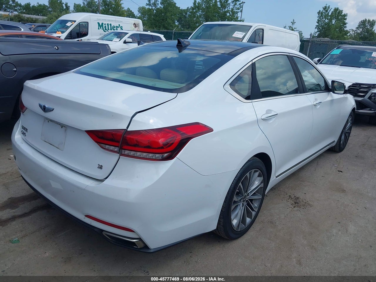 2016 HYUNDAI GENESIS 3.8 · 4/11