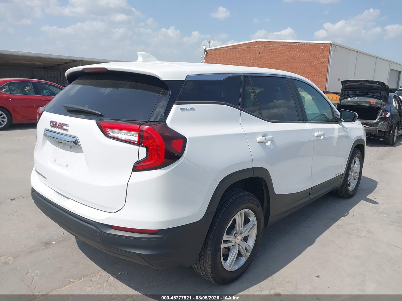 2024 GMC TERRAIN FWD SLE · 4/11