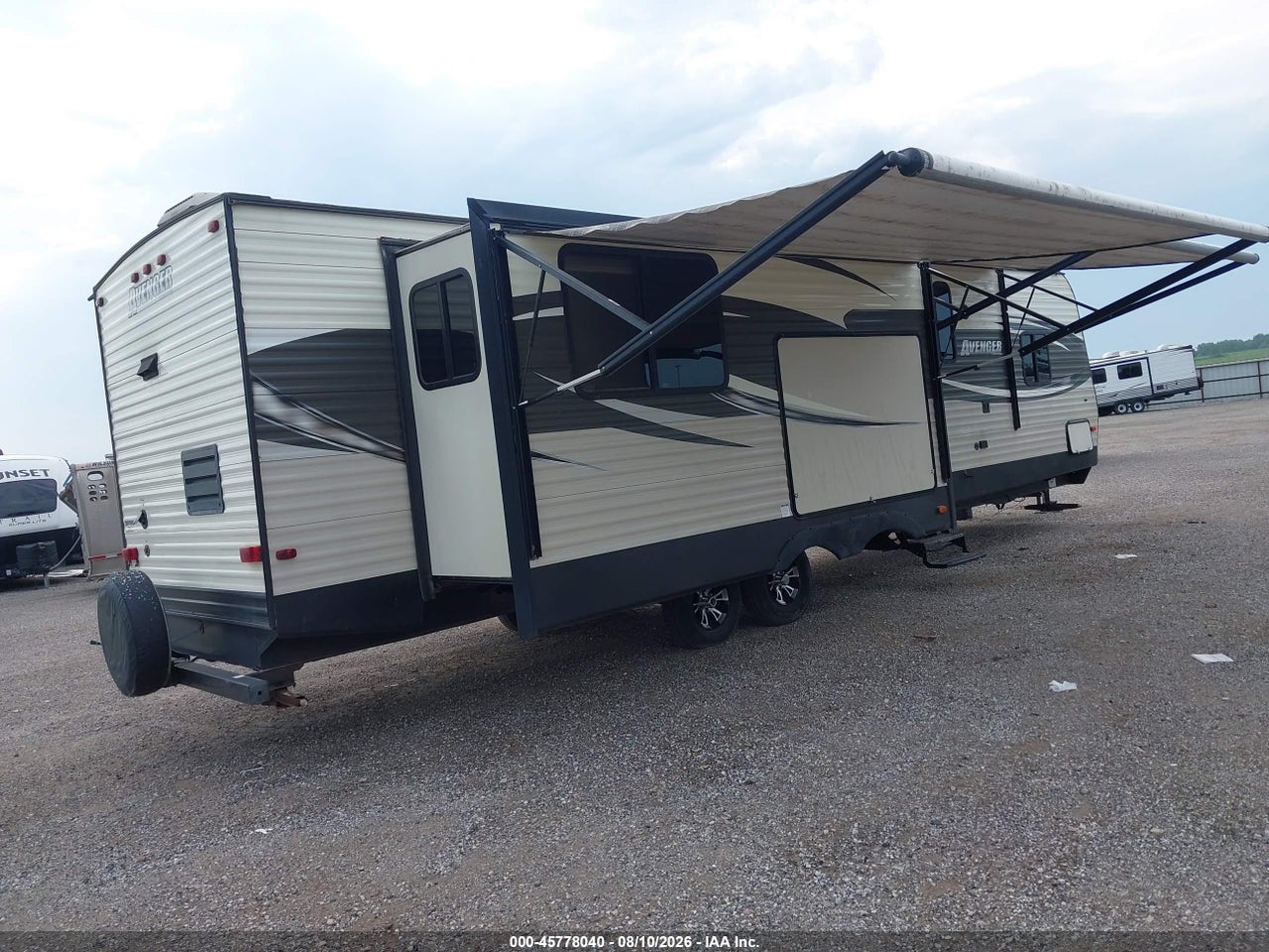 2017 FOREST RIVER M-31 RKD · 4/11