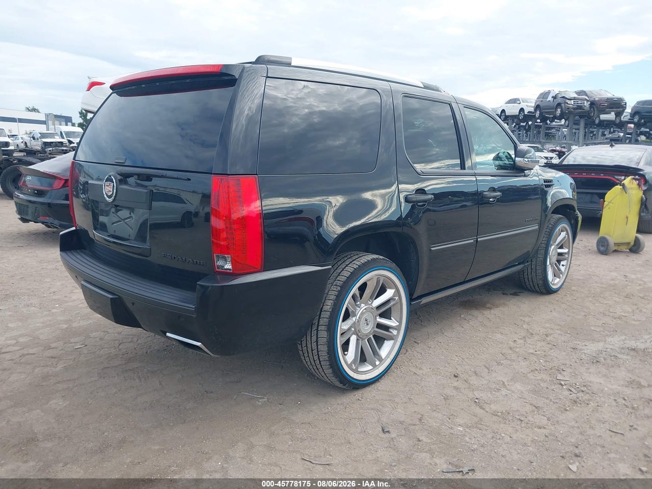 2013 CADILLAC ESCALADE PLATINUM EDITION · 4/11