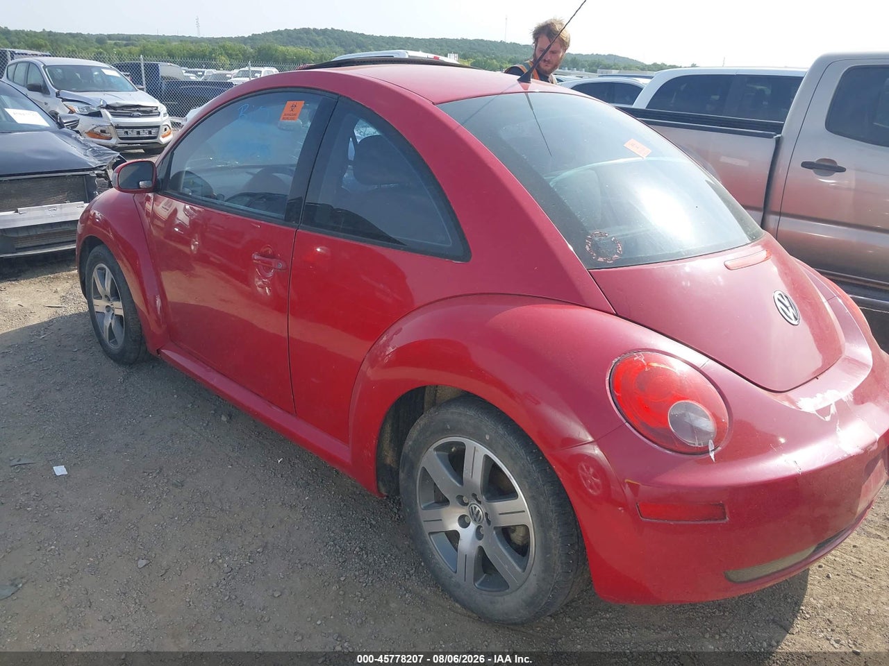 2006 VOLKSWAGEN NEW BEETLE 2.5 · 3/10