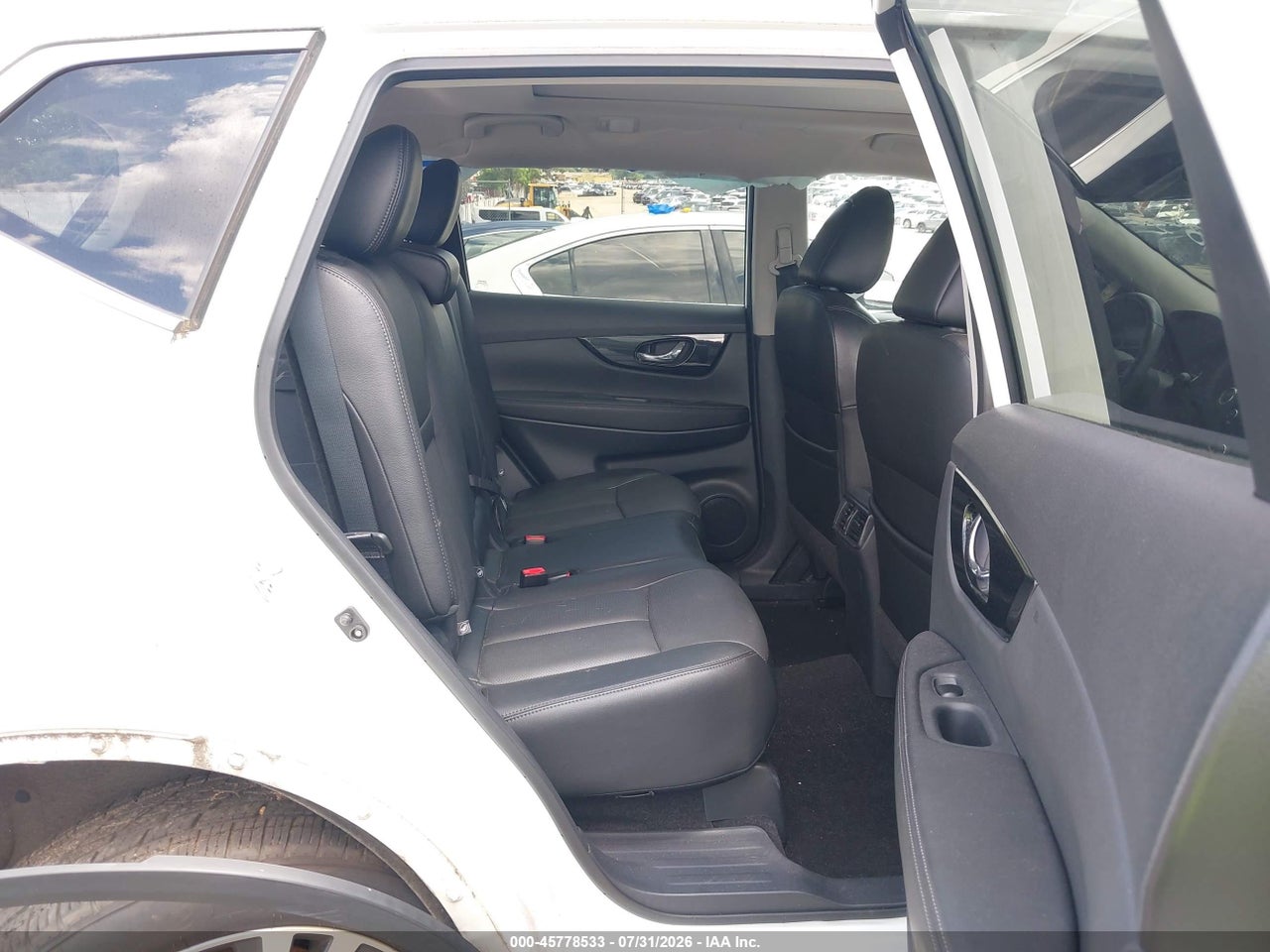 5N1AT2MV6HC****** · 2017 NISSAN ROGUE SL · 8/11