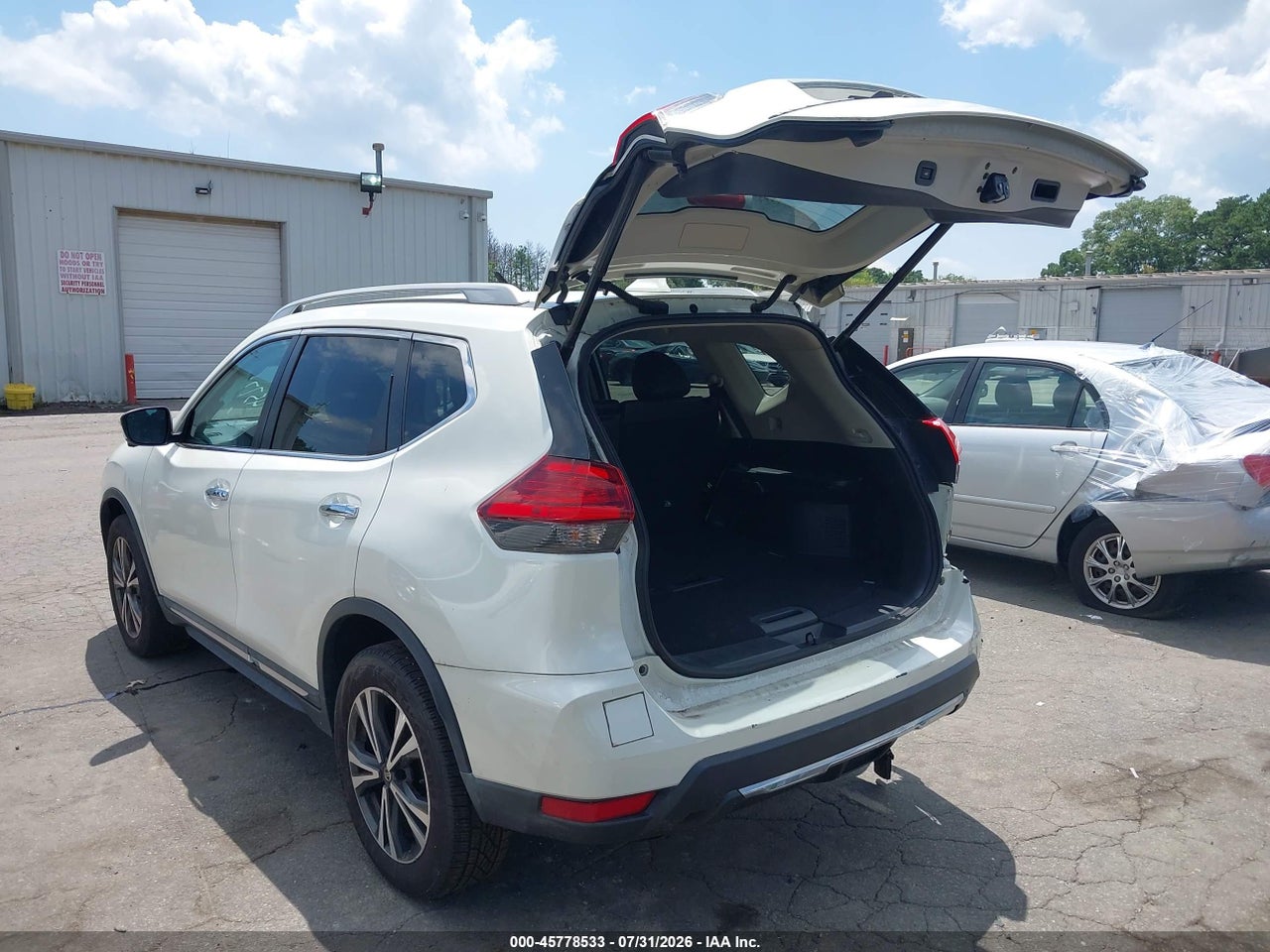 5N1AT2MV6HC****** · 2017 NISSAN ROGUE SL · 3/11