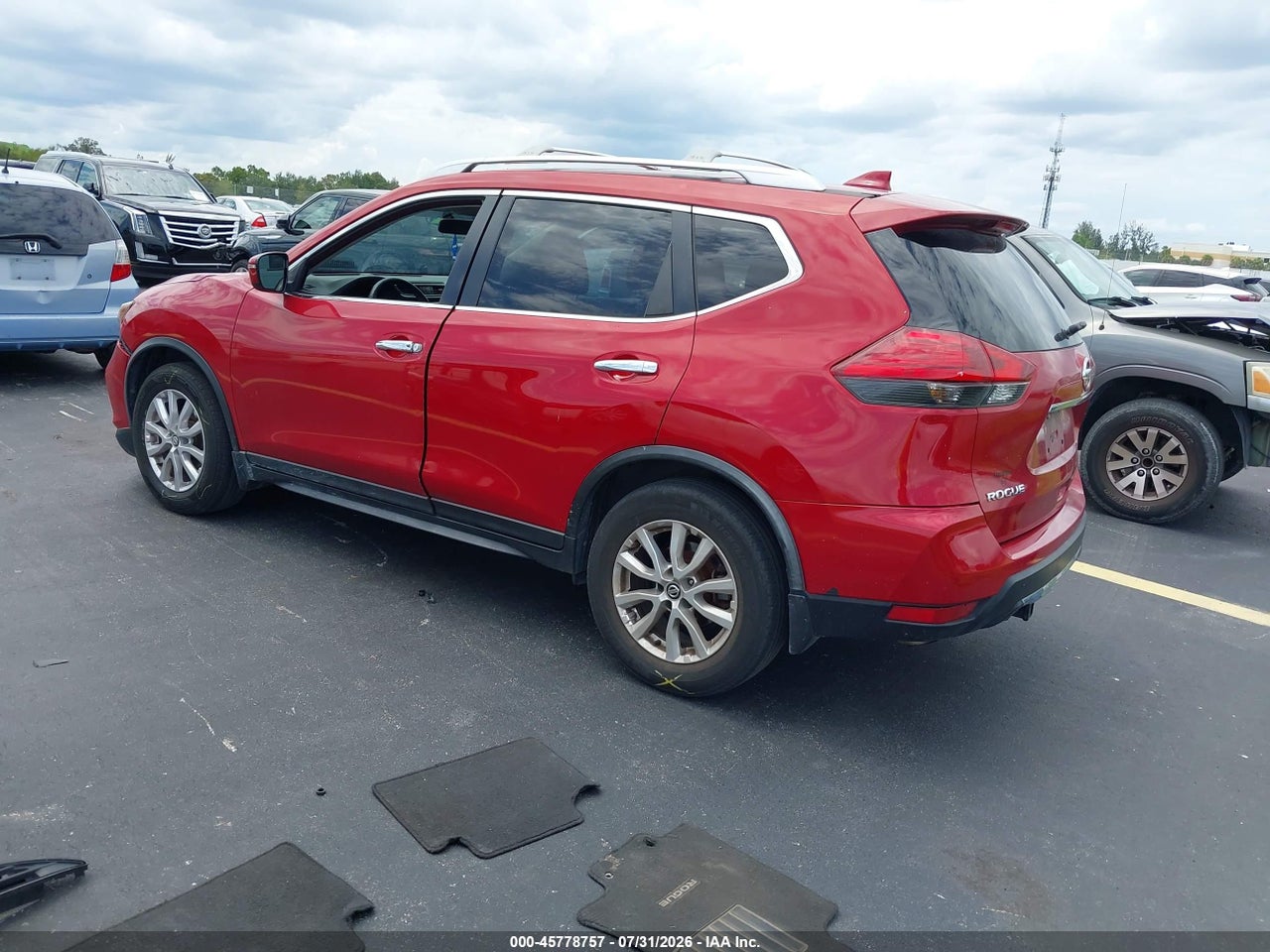 2017 NISSAN ROGUE SV · 3/11