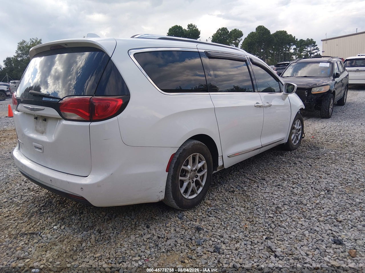 2020 CHRYSLER PACIFICA TOURING L · 4/11