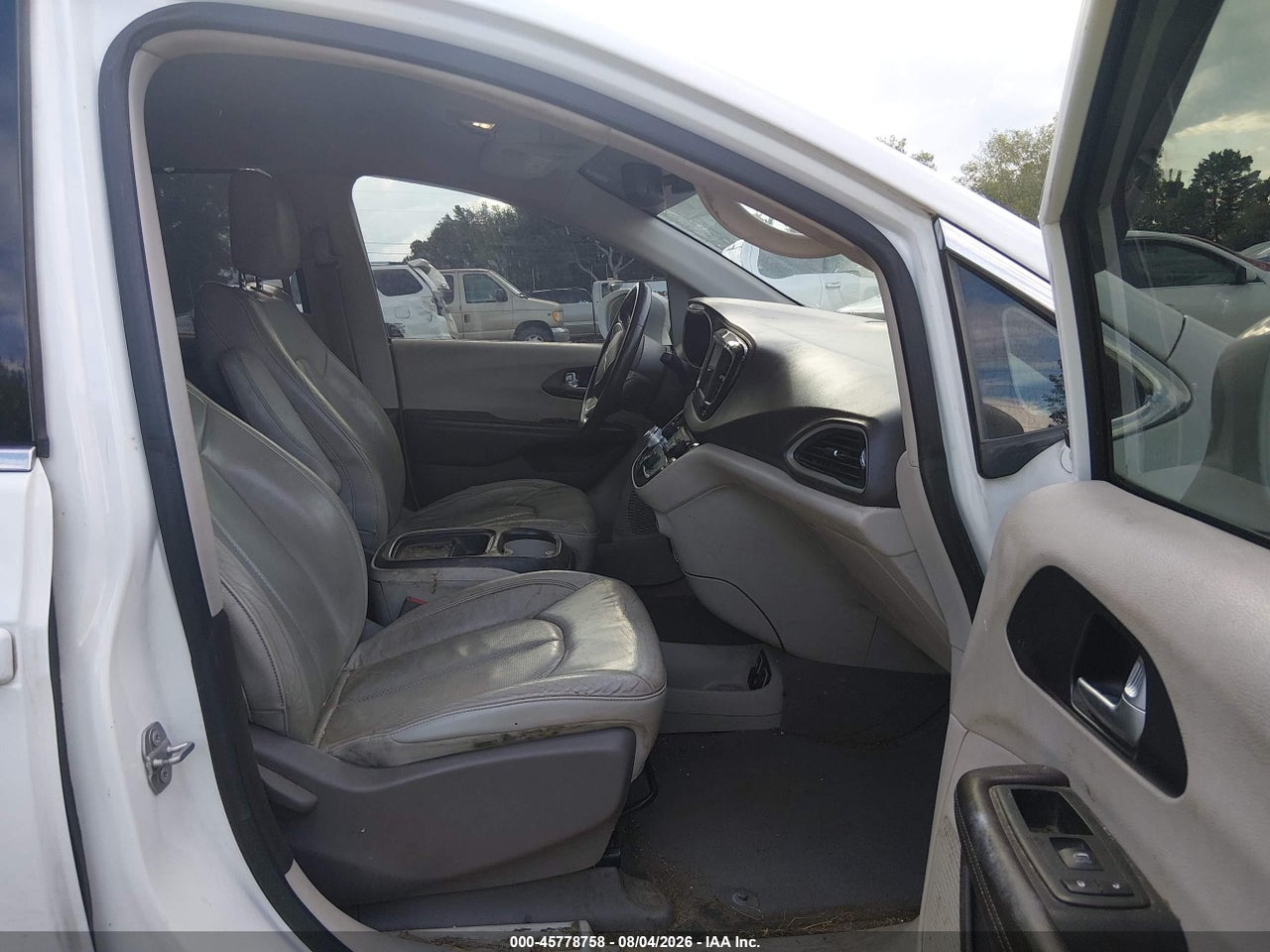 2020 CHRYSLER PACIFICA TOURING L · 5/11