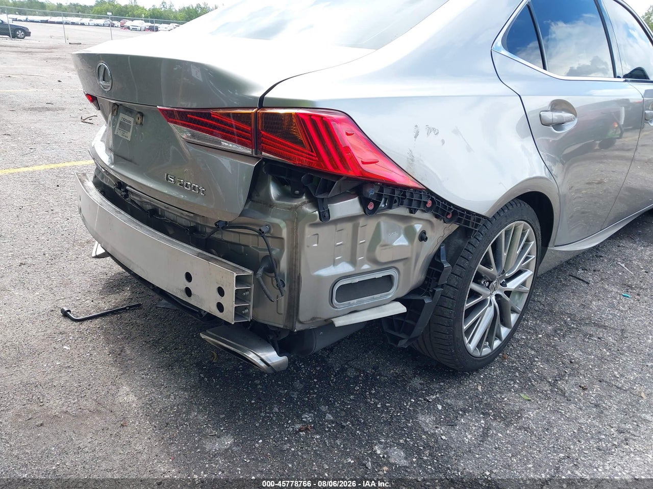 2017 LEXUS IS 200T · 6/11