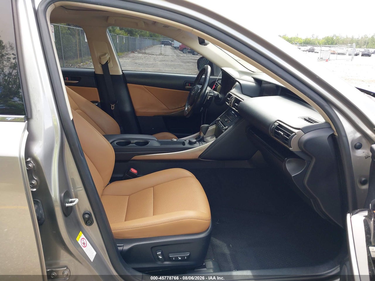 2017 LEXUS IS 200T · 5/11