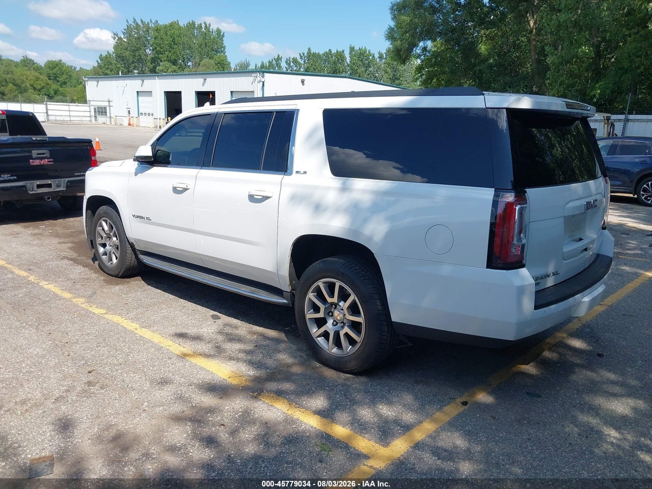 1GKS2FKC3GR****** · 2016 GMC YUKON XL SLE · 3/11