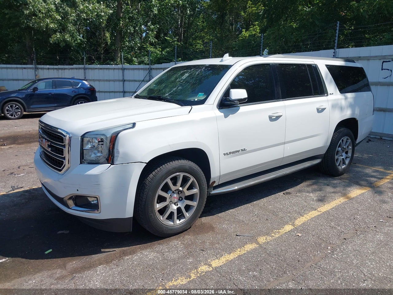 1GKS2FKC3GR****** · 2016 GMC YUKON XL SLE · 2/11