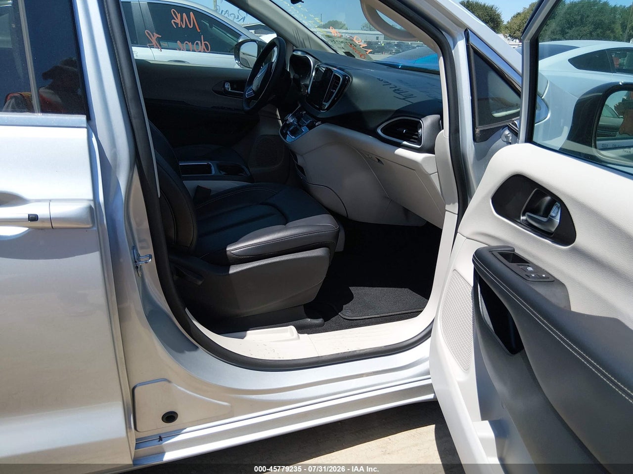 2024 CHRYSLER PACIFICA TOURING L · 5/11