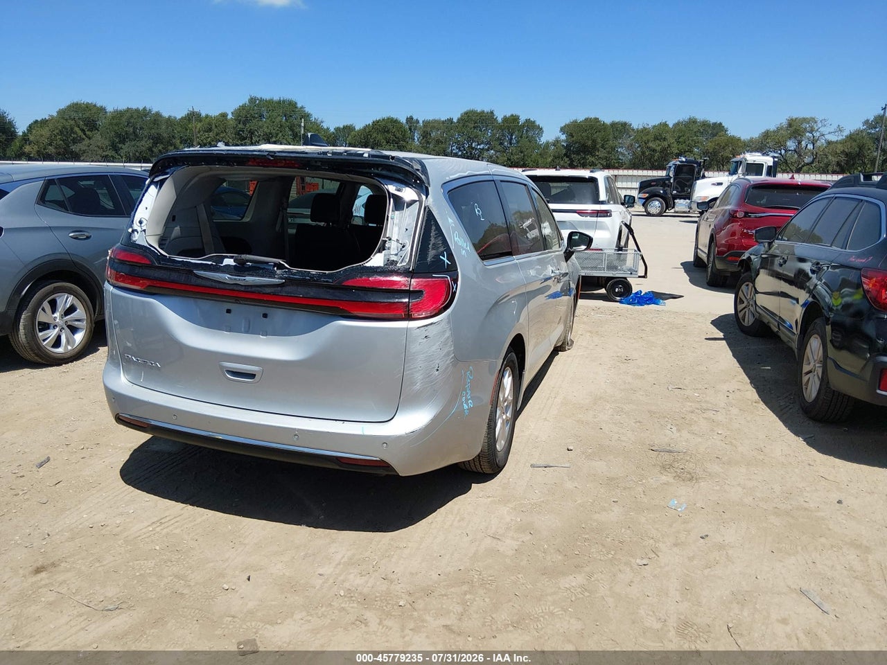 2024 CHRYSLER PACIFICA TOURING L · 4/11