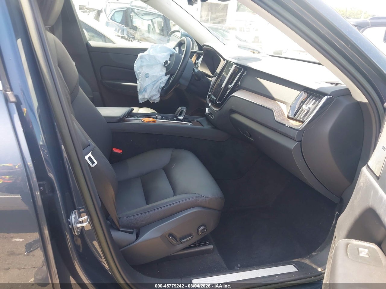 2023 VOLVO XC60 B5 PLUS BRIGHT THEME · 5/11
