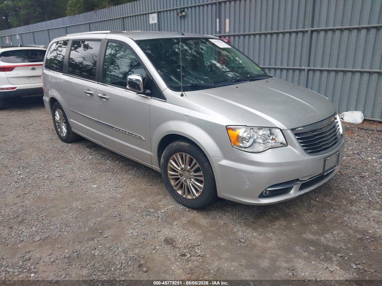 2A4RR6DG3BR****** · 2011 CHRYSLER TOWN &amp; COUNTRY LIMITED