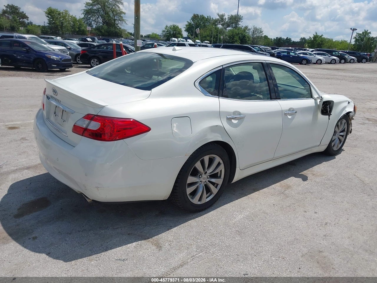 2013 INFINITI M37X · 4/11