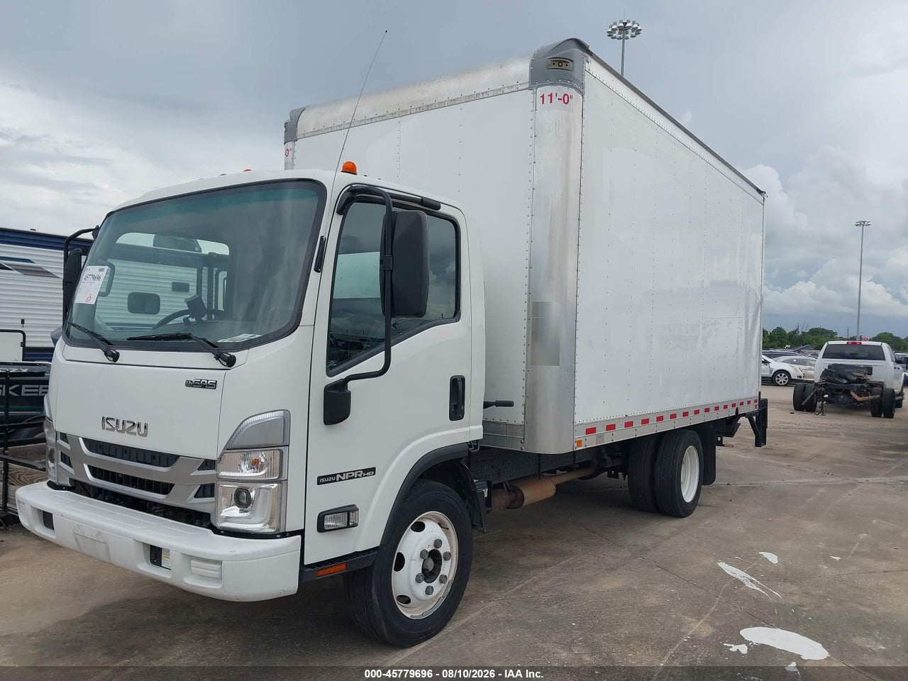 2024 ISUZU NPR HD · 2/4