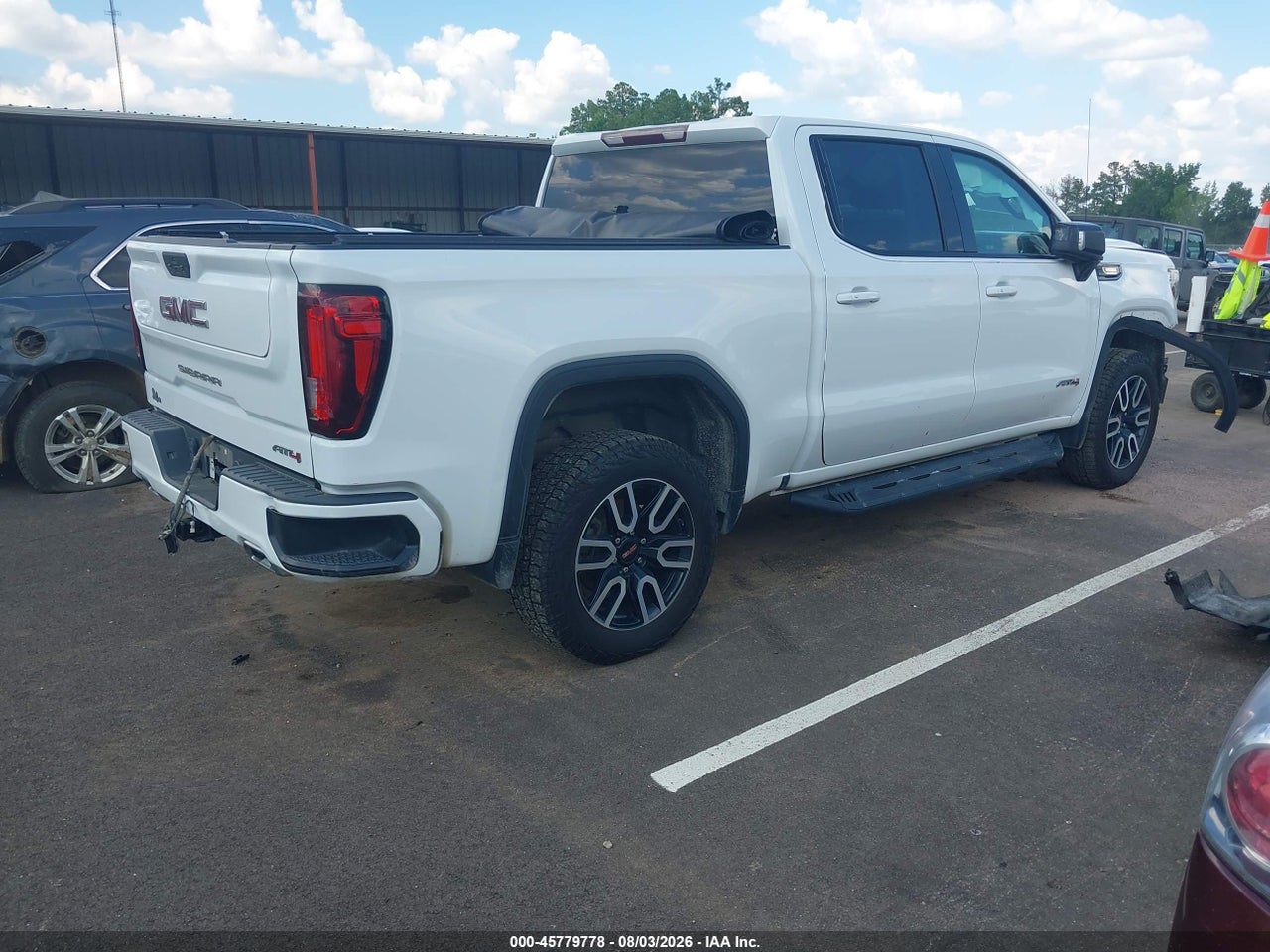 2021 GMC SIERRA 1500 4WD  SHORT BOX AT4 · 4/11