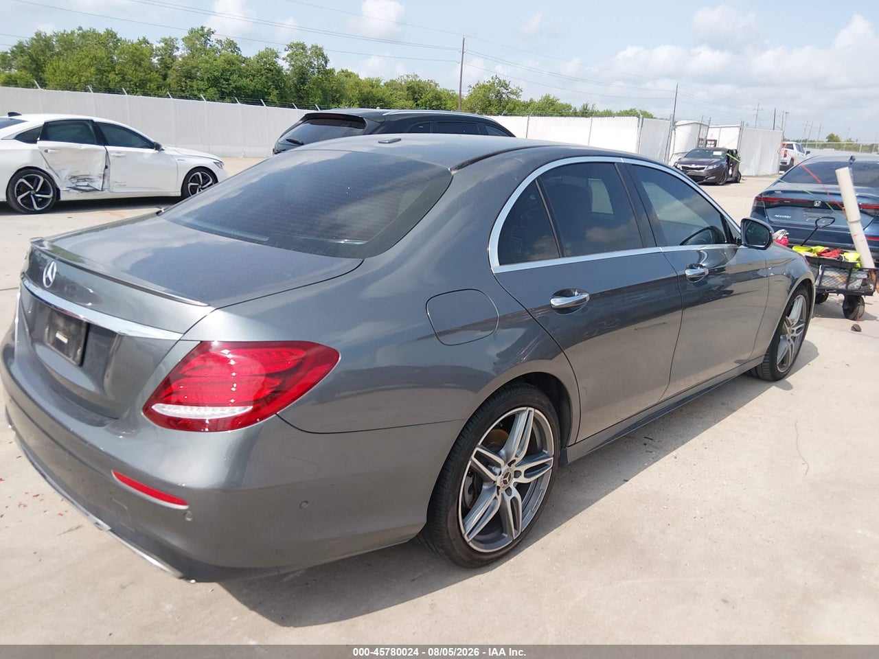2019 MERCEDES-BENZ E 300 · 4/11
