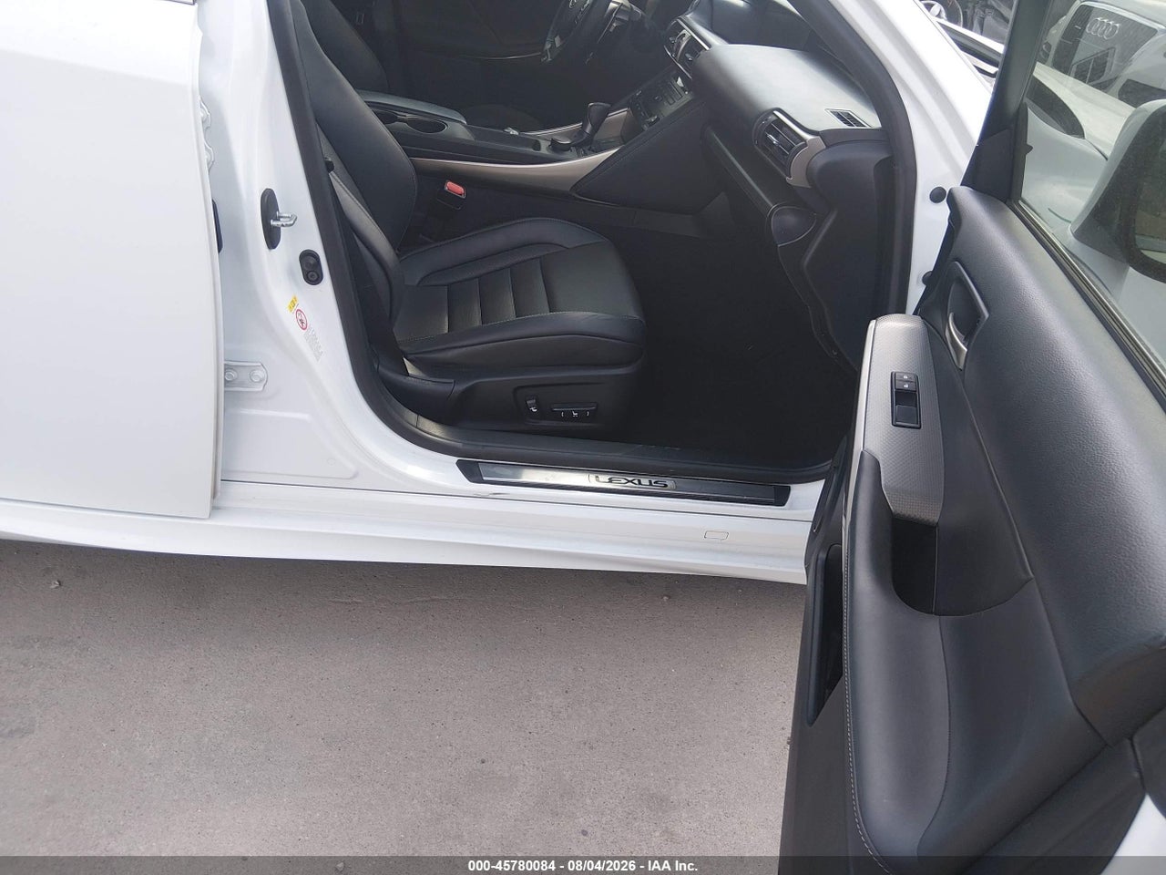 2017 LEXUS IS 200T · 5/11
