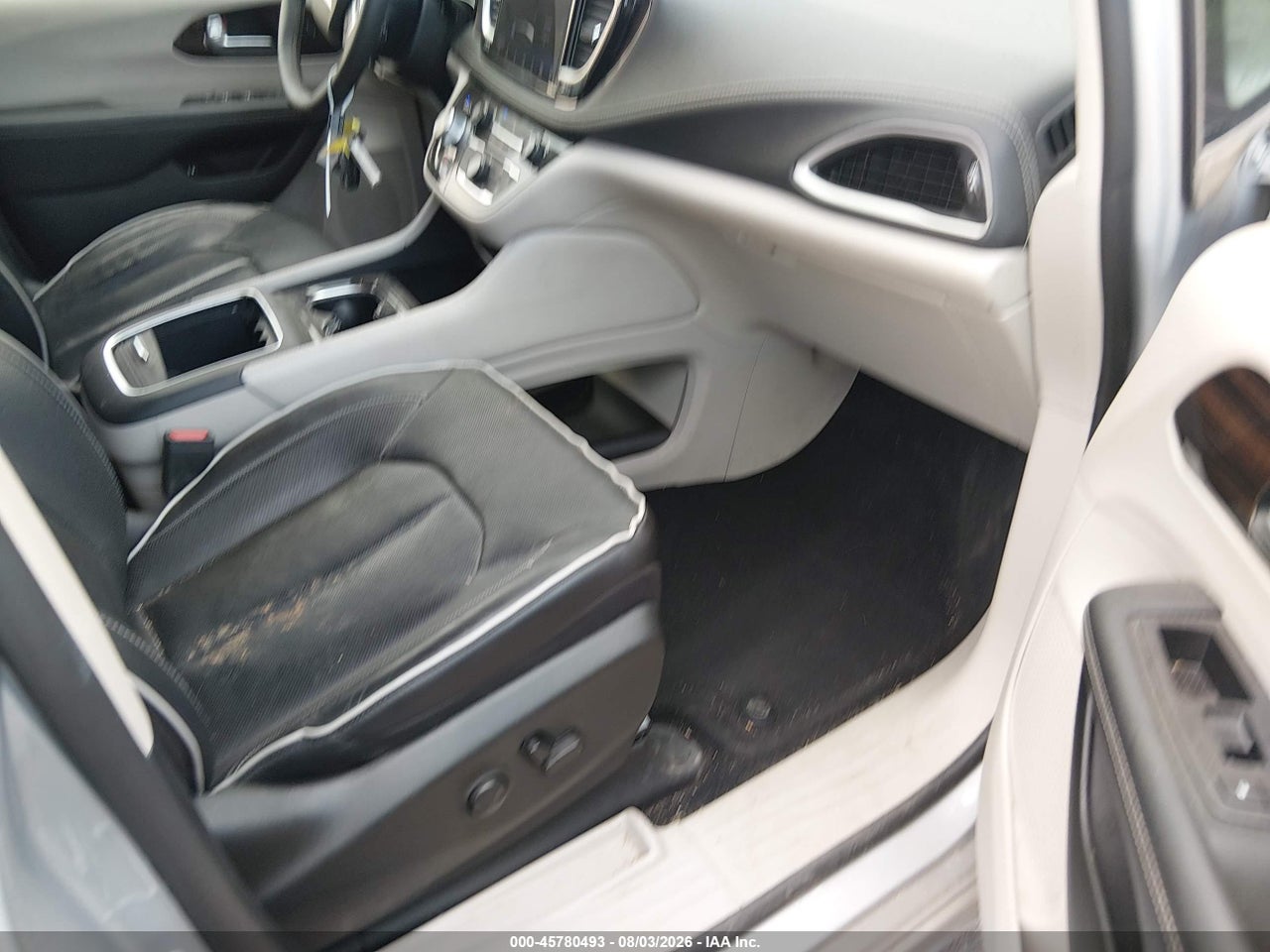 2023 CHRYSLER PACIFICA HYBRID LIMITED · 5/11