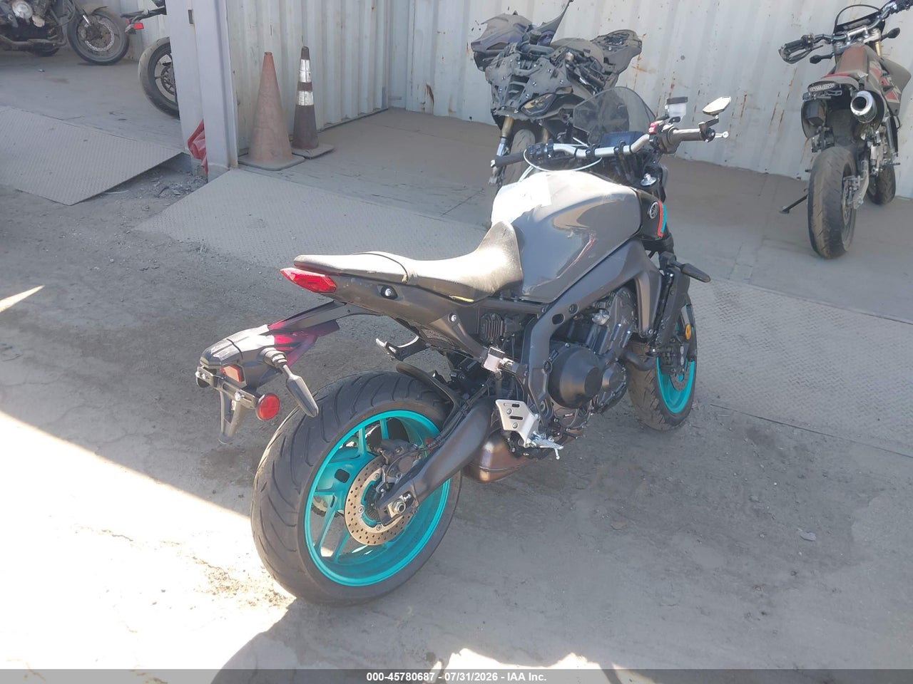 2023 YAMAHA MT09 C · 4/11