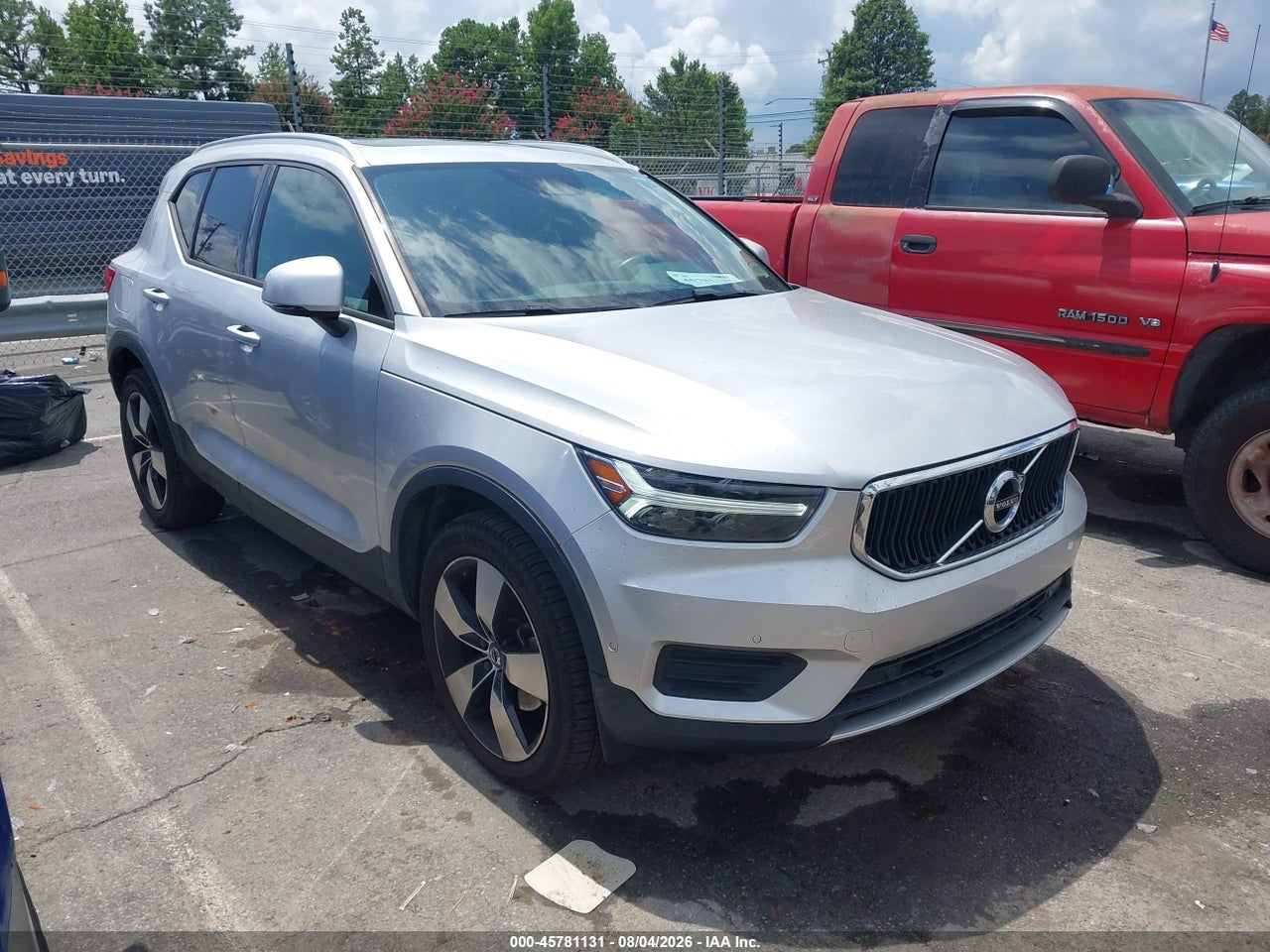 YV4162UK5K2****** · 2019 VOLVO XC40 T5 MOMENTUM