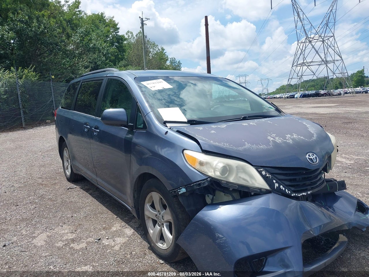 5TDKK3DC5ES****** · 2014 TOYOTA SIENNA LE V6 8 PASSENGER