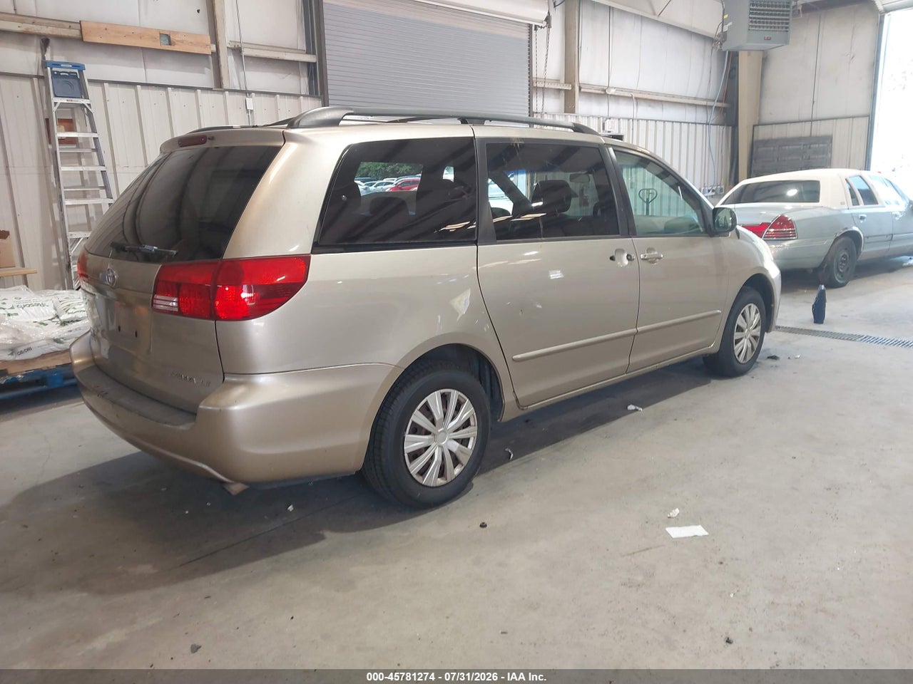 2005 TOYOTA SIENNA LE · 4/11