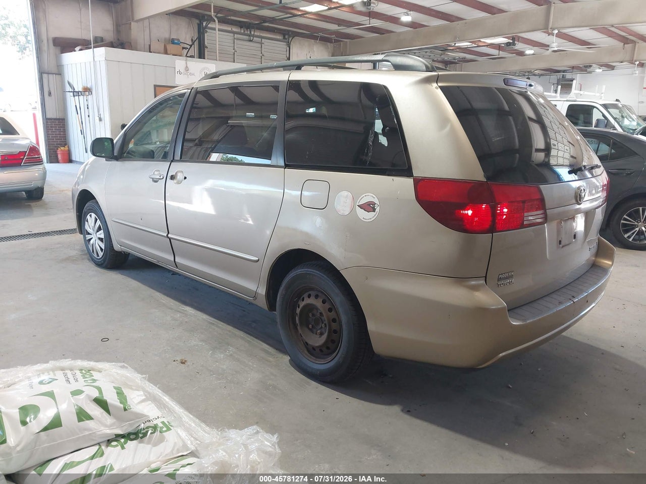 2005 TOYOTA SIENNA LE · 3/11