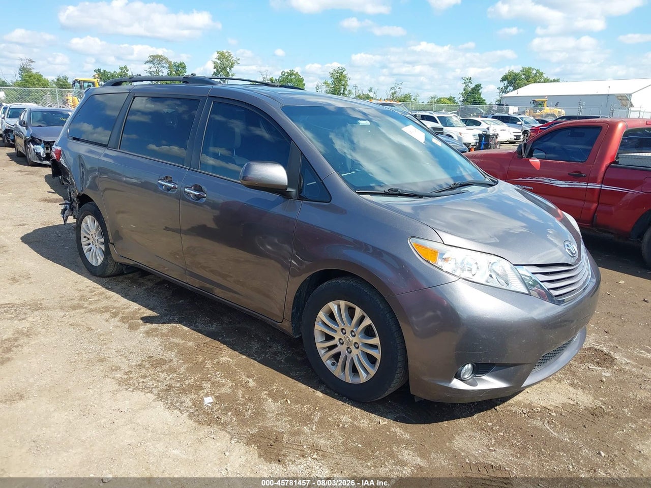 5TDYK3DC7FS****** · 2015 TOYOTA SIENNA XLE 8 PASSENGER