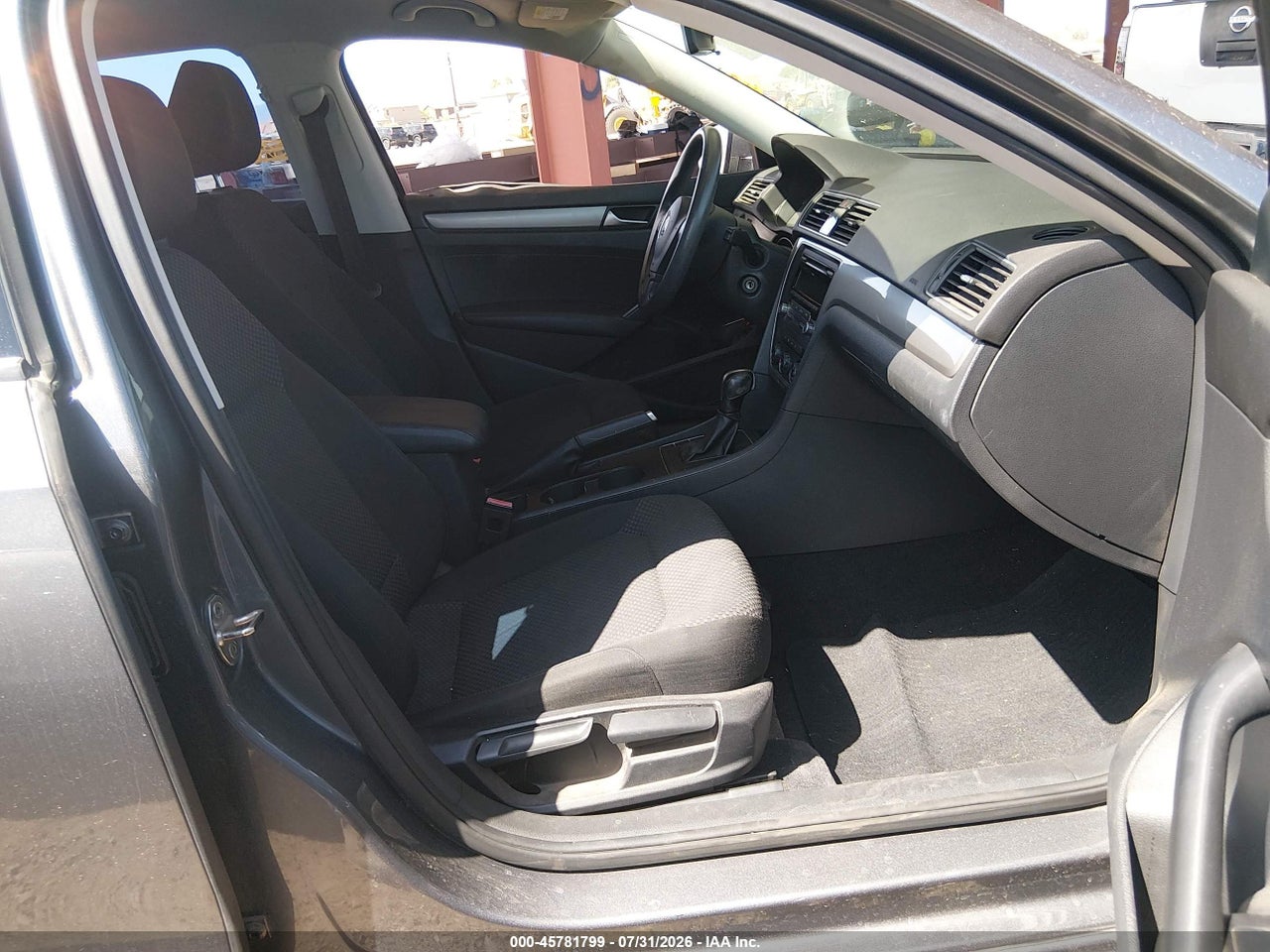 2015 VOLKSWAGEN PASSAT 1.8T S · 5/11