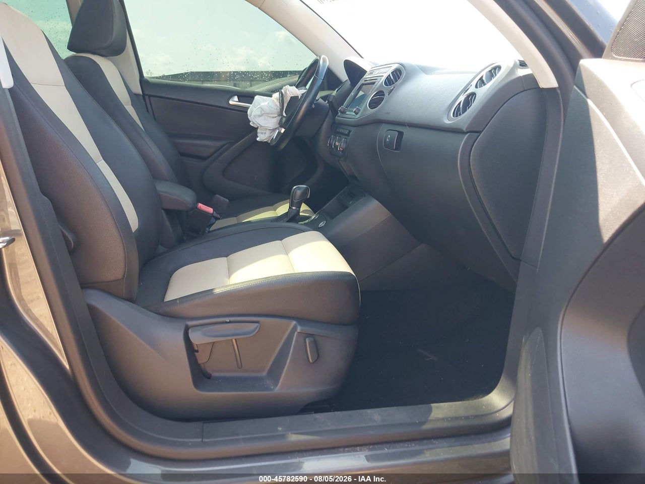 2016 VOLKSWAGEN TIGUAN SE · 5/11