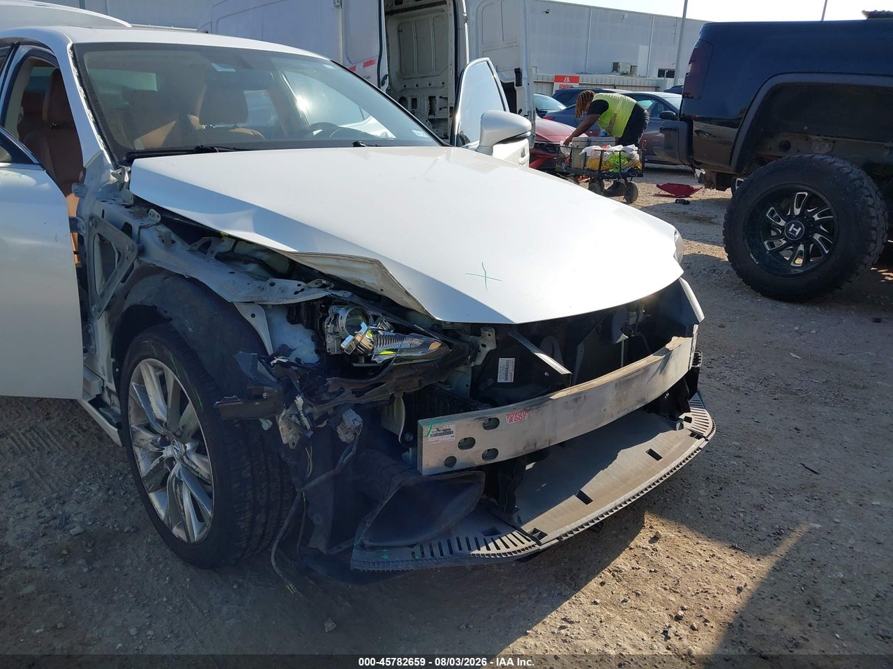 2016 LEXUS IS 200T · 6/11