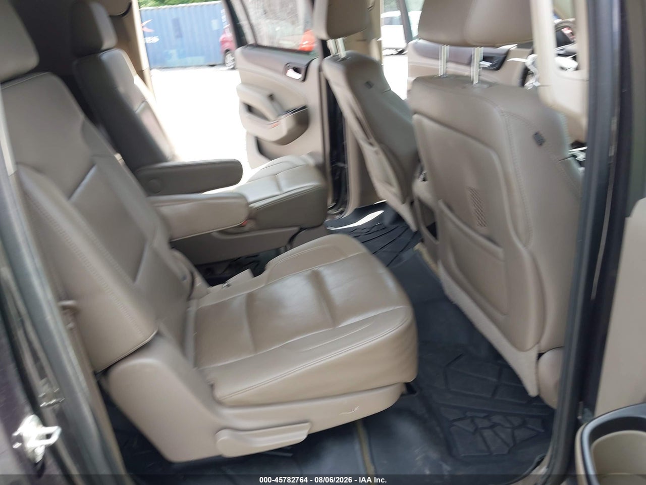 1GKS2GKC5GR****** · 2016 GMC YUKON XL SLT · 8/10