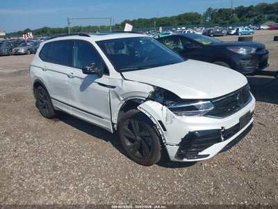 3VV8B7AXXRM****** · 2024 VOLKSWAGEN TIGUAN 2.0T SE R-LINE BLACK