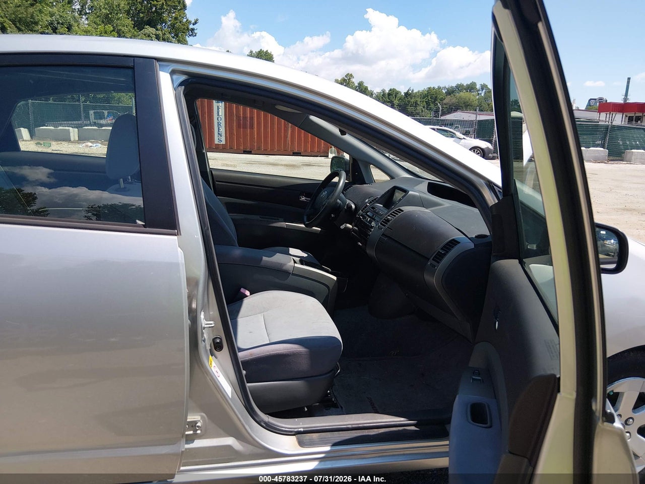 2004 TOYOTA PRIUS   · 5/10