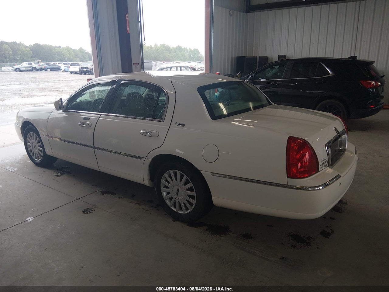 2005 LINCOLN TOWN CAR SIGNATURE LIMITED · 3/11