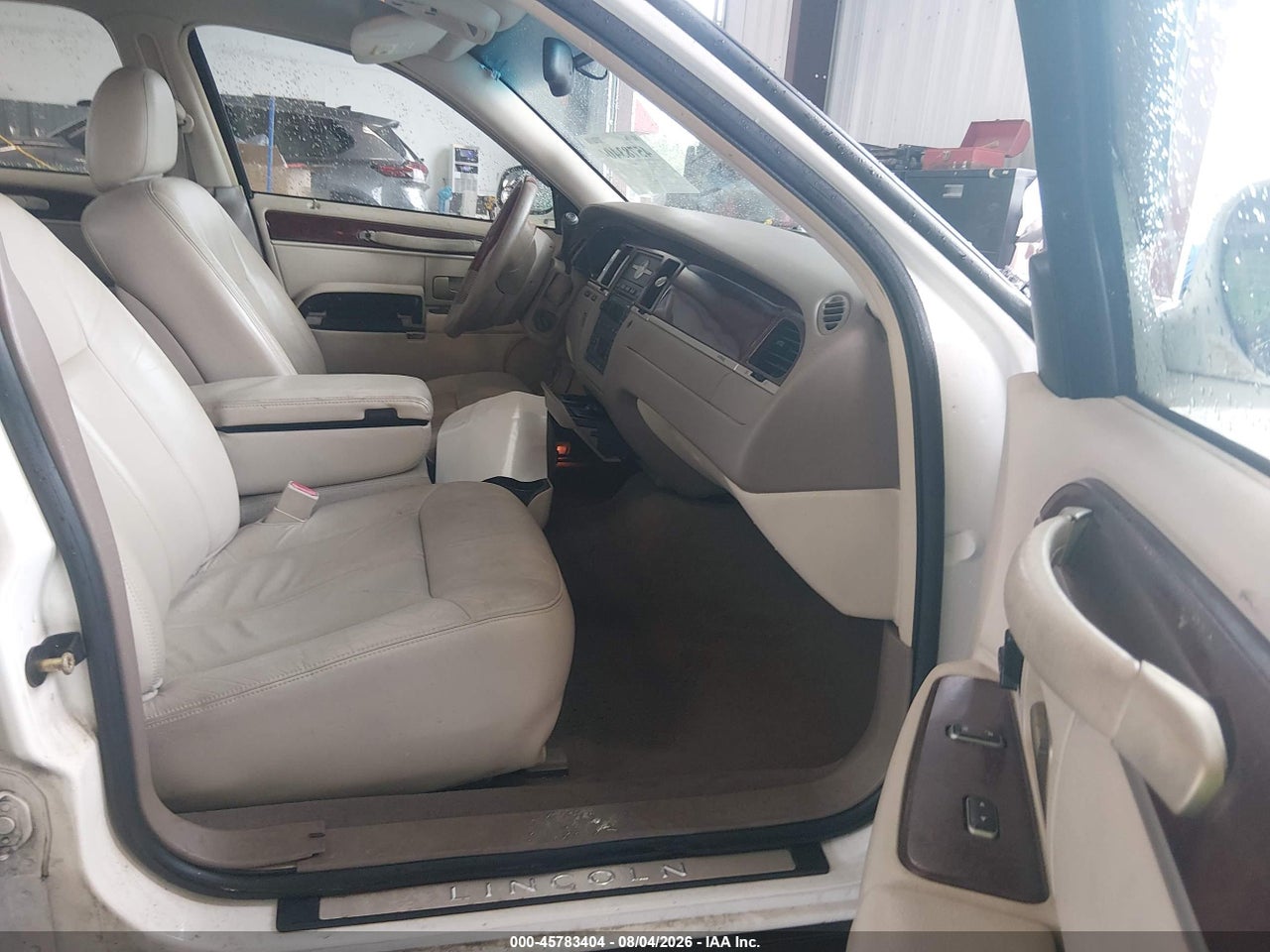 2005 LINCOLN TOWN CAR SIGNATURE LIMITED · 5/11