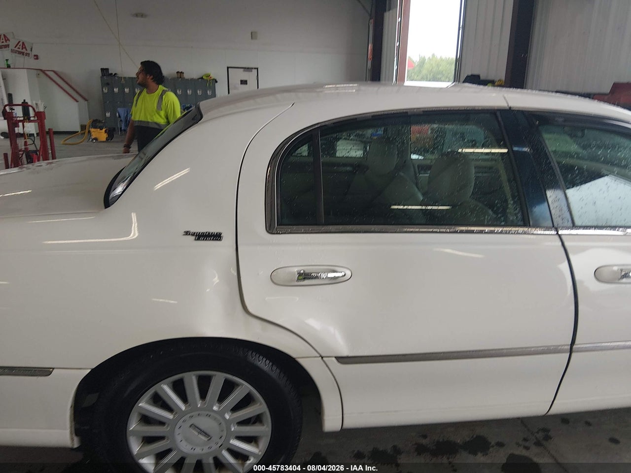 2005 LINCOLN TOWN CAR SIGNATURE LIMITED · 6/11