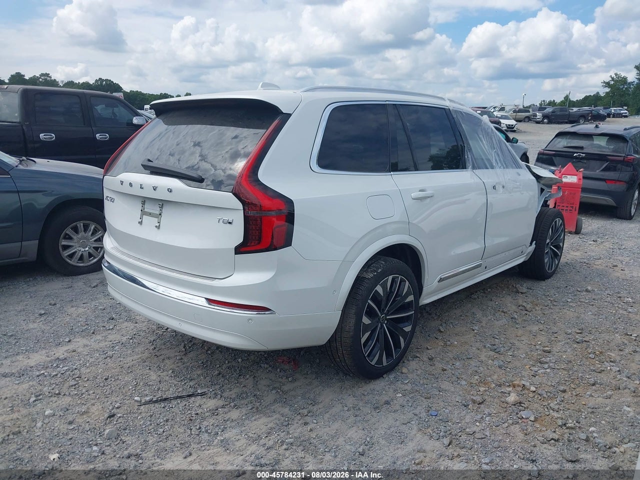 2026 VOLVO XC90 PLUG-IN HYBRID ULTRA, T8 AWD, ELECTRIC/GASOLINE, BRIGHT, 7 SEATS · 4/11