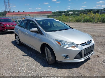 1FAHP3F2XCL****** · 2012 FORD FOCUS SE