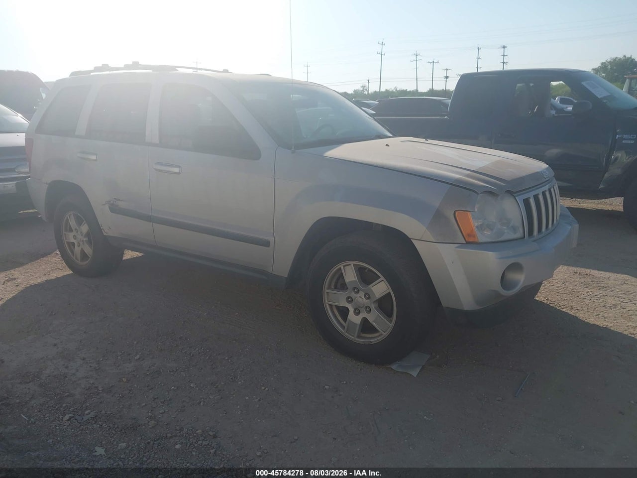 1J8GR48K57C****** · 2007 JEEP GRAND CHEROKEE LAREDO