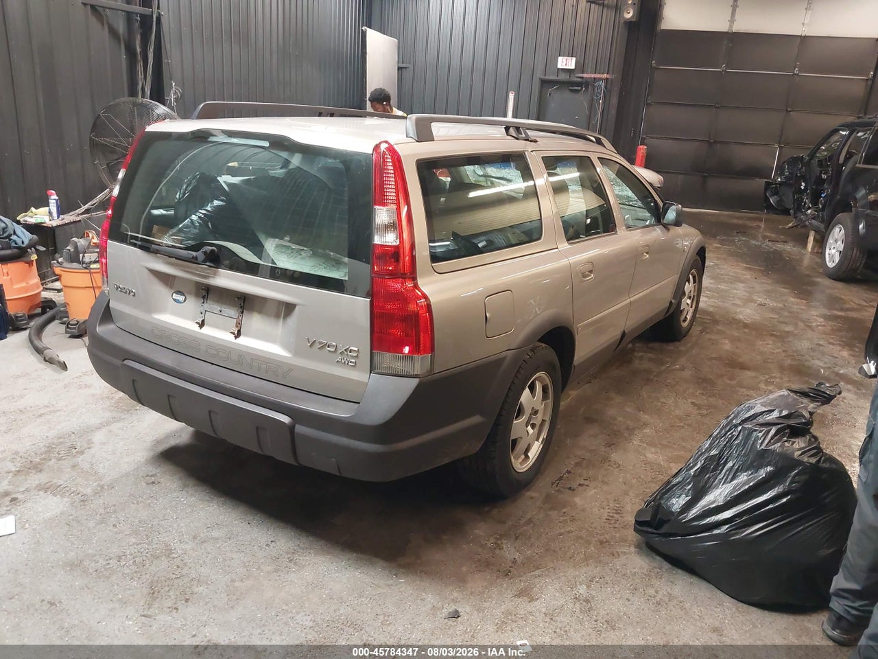 2001 VOLVO V70 XC · 4/11