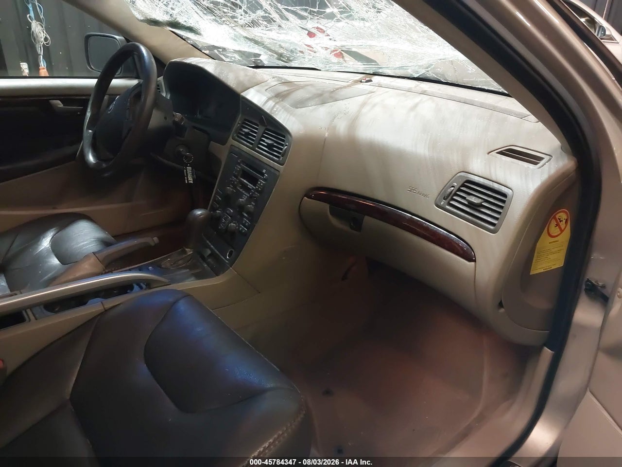 2001 VOLVO V70 XC · 5/11