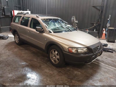 YV1SZ58D111****** · 2001 VOLVO V70 XC
