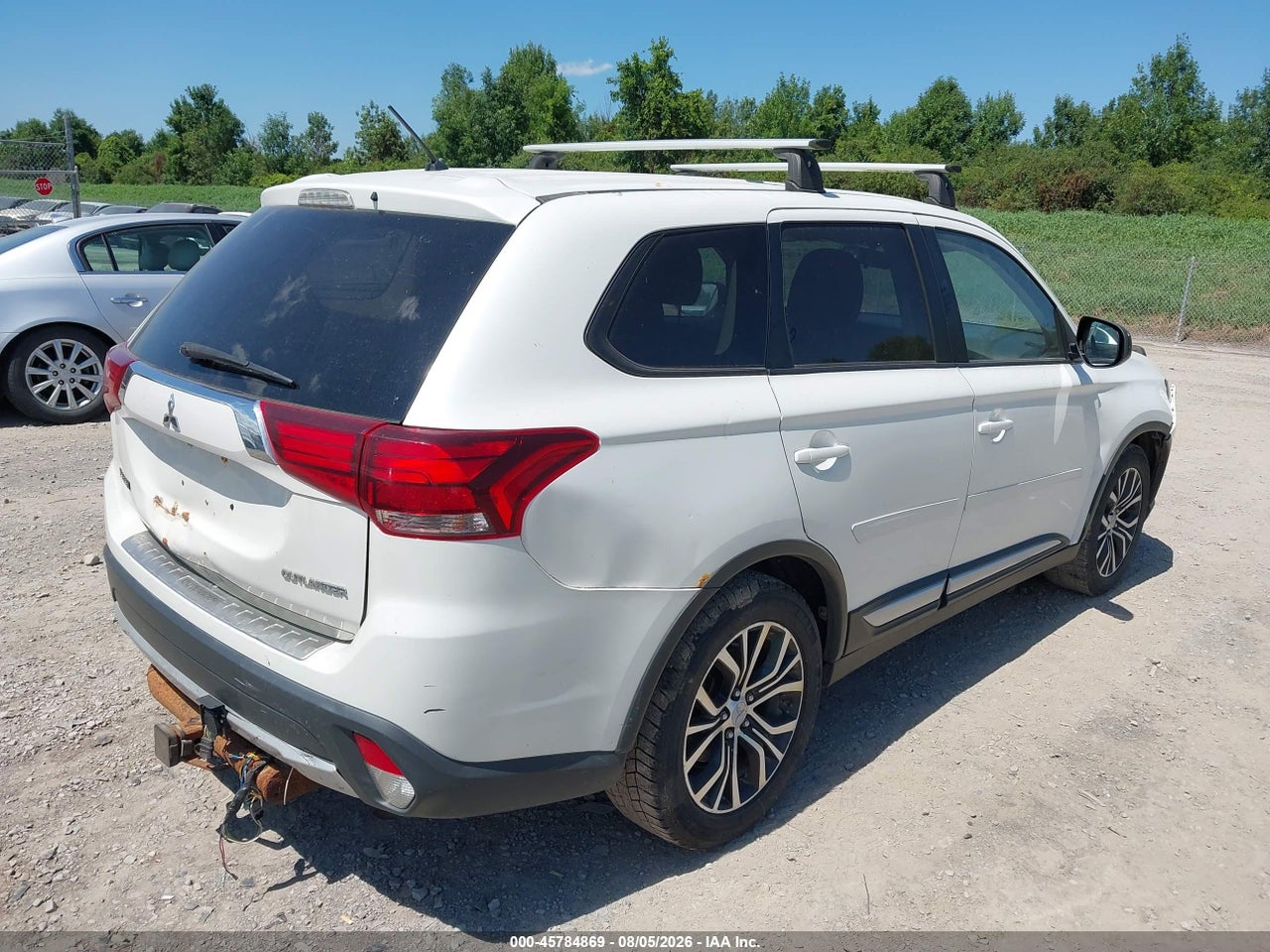 2016 MITSUBISHI OUTLANDER ES · 4/11
