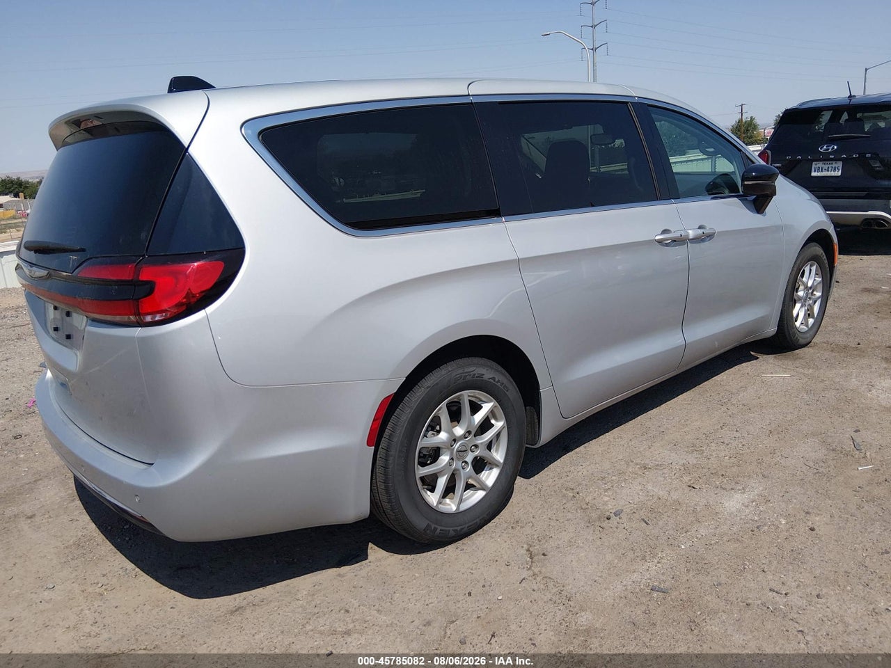 2024 CHRYSLER PACIFICA TOURING L · 4/11