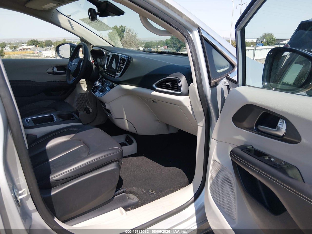 2024 CHRYSLER PACIFICA TOURING L · 5/11