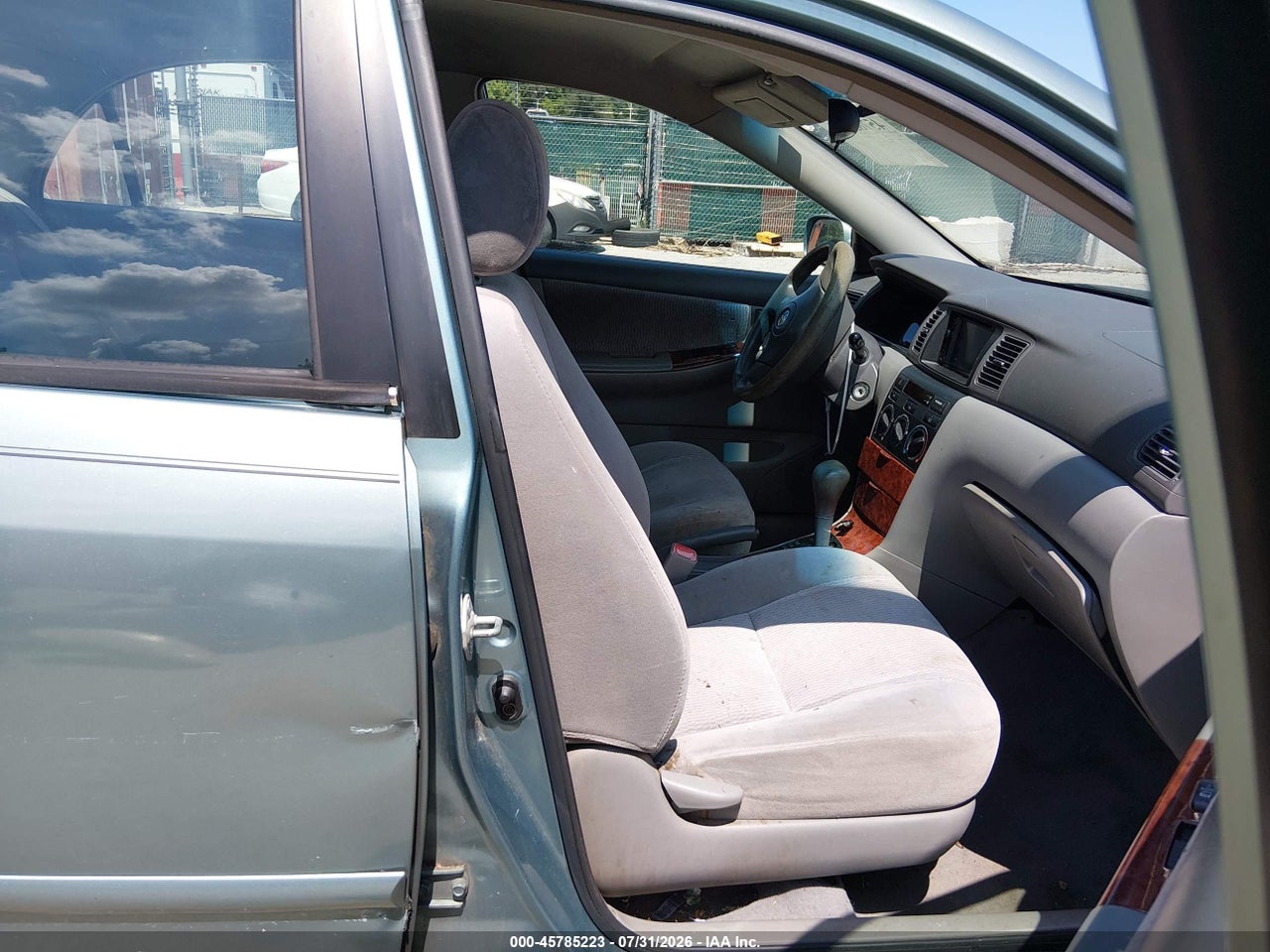 2005 TOYOTA COROLLA LE · 5/11